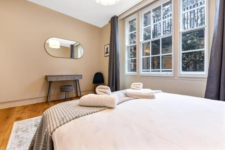 Elegant Kensington House by Terlon Vacation rental in City of Westminster