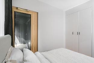 Golden Apartments Warsaw - Mennica Residence Apartment in Warsaw