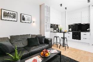 Golden Apartments Warsaw - Mennica Residence Apartment in Warsaw