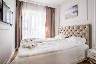 Golden Apartments Warsaw - Mennica Residence Apartment in Warsaw