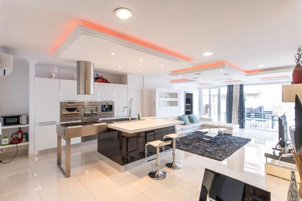 Oceanfront 3BR Penthouse  Luxury & Views in Sliema Apartment in Sliema