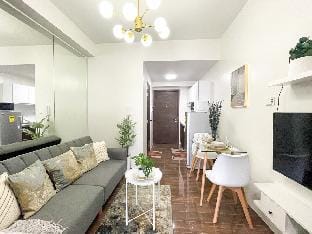 Modern Luxury 1BR Suite in Air Residences Makati Vacation rental in Makati