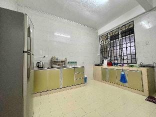 JB Lovy Yel Ros Hom 10 pax/Netflix/Wifi/IKea Jusco Vacation rental in Johor Bahru