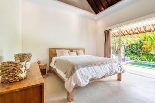 Jungle Amaranth - Exclusive 3BR Retreat in Canggu Villa in North Kuta