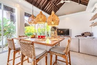 Jungle Amaranth - Exclusive 3BR Retreat in Canggu Villa in North Kuta