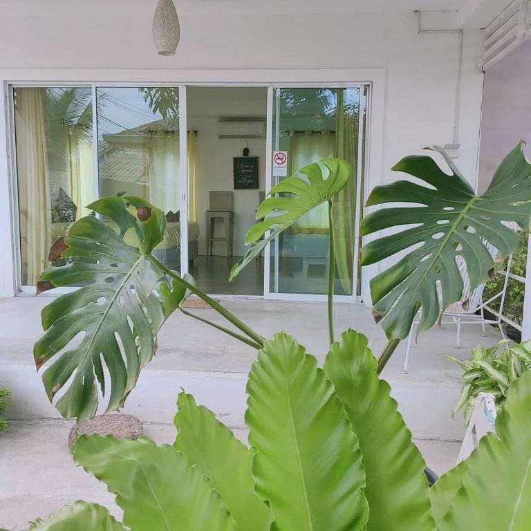 Thongtalay Home Koh Larn Hotel in Chon Buri Changwat