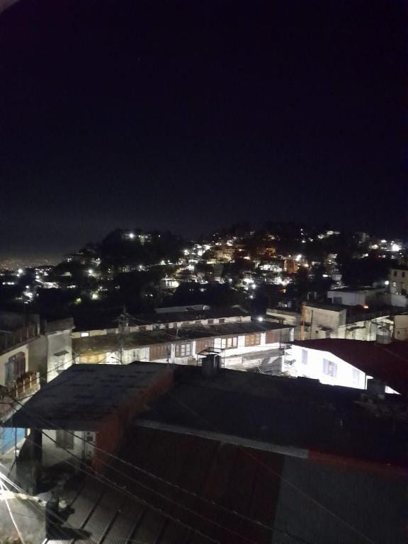 Kothri-Summer and Snow Room w Balcony in Mussoorie Vacation rental in Uttarakhand