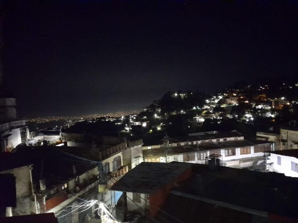 Kothri-Summer and Snow Room w Balcony in Mussoorie Vacation rental in Uttarakhand