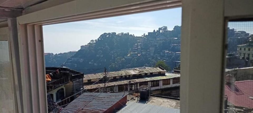 Kothri-Summer and Snow Room w Balcony in Mussoorie Vacation rental in Uttarakhand