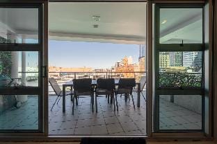 Luxury Hot Tub |Parking | Deck w/ Stunning Views Apartment in Auckland