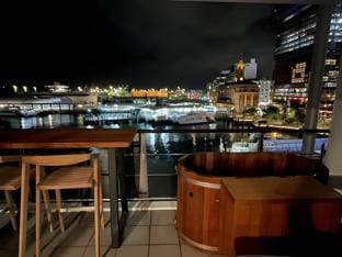Luxury Hot Tub |Parking | Deck w/ Stunning Views Apartment in Auckland