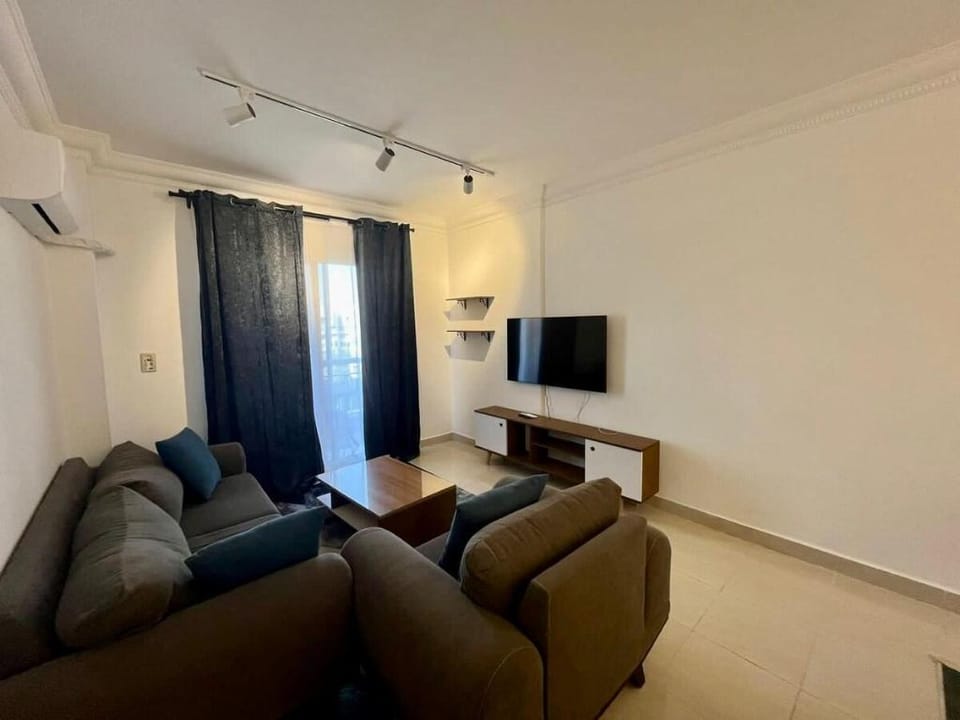 Stylish Central 2BR Apt Amazing Garden View Vacation rental in Cairo Governorate