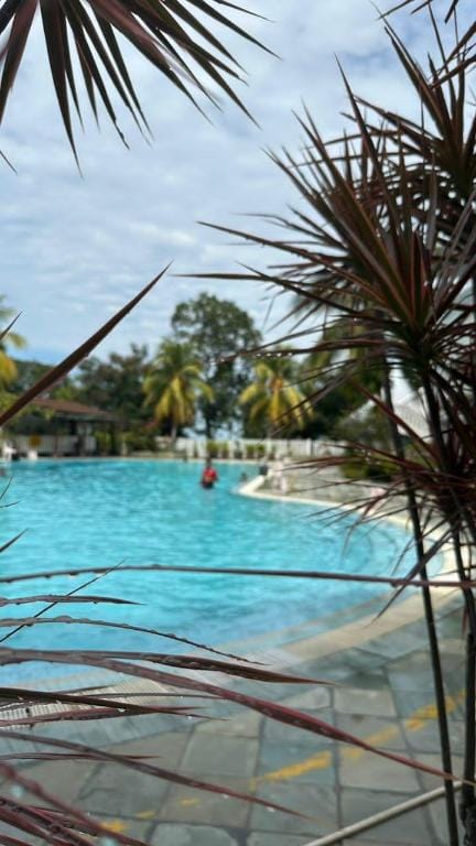 Sunset view, Ground Floor to BEACH, 1-5pax Vacation rental in Port Dickson