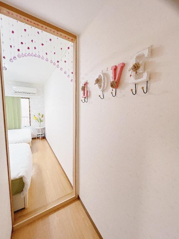 Nihonbashi. Tsutenkaku. Shinsekai. JR Osaka Loop Line. Tennoji. Zoo. Vacation rental in Osaka