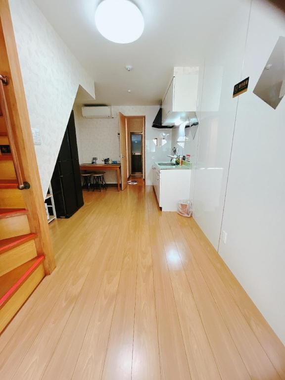 Nihonbashi. Tsutenkaku. Shinsekai. JR Osaka Loop Line. Tennoji. Zoo. Vacation rental in Osaka