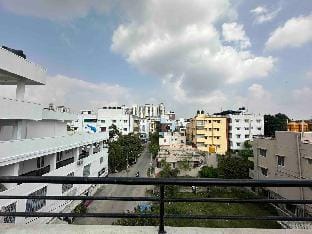 Beautiful corner villa with kitchen and wifi Apartment in Bengaluru