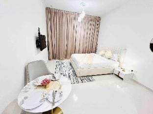 Luxury Studio: Elite Staycation Vacation rental in Dubai