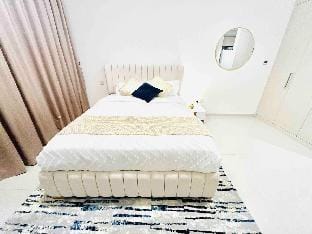 Luxury Studio: Elite Staycation Vacation rental in Dubai