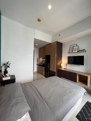 MRT Oasis. Sleek Serpong Garden Studio Apartment in West Java