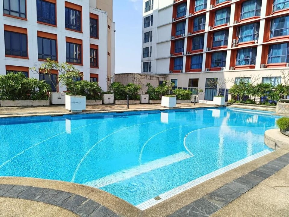 Amcorp Suite/1-4pax/LRT/PJ/Pool & Gym/YSW Homes Apartment in Petaling Jaya