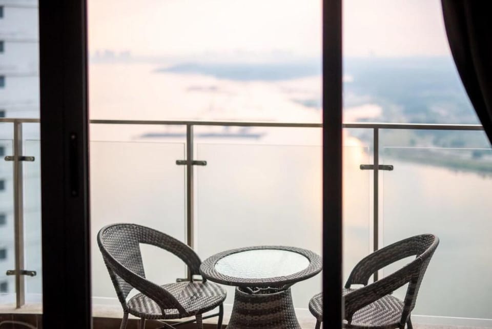 Chic 3BR in Danga Bay with Water Views & Parking Vacation rental in Johor Bahru
