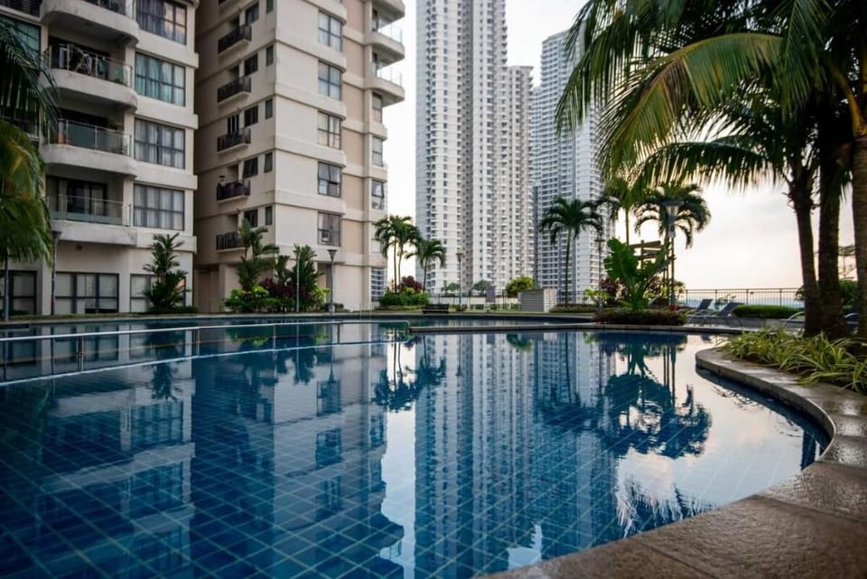 Chic 3BR in Danga Bay with Water Views & Parking Vacation rental in Johor Bahru