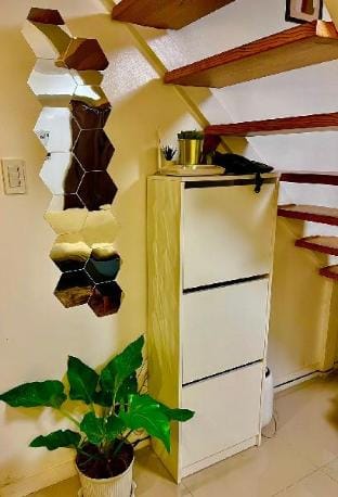 TwoBR Loft: Netflix, Balcony, Pool, Pets, Fun, PS4 Vacation rental in Quezon City