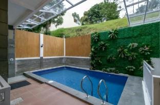 Villa DagoResor Yuni 4BR 18peo PrivatePool Rooftop Villa in Bandung