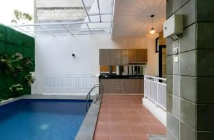 Villa DagoResor Yuni 4BR 18peo PrivatePool Rooftop Villa in Bandung