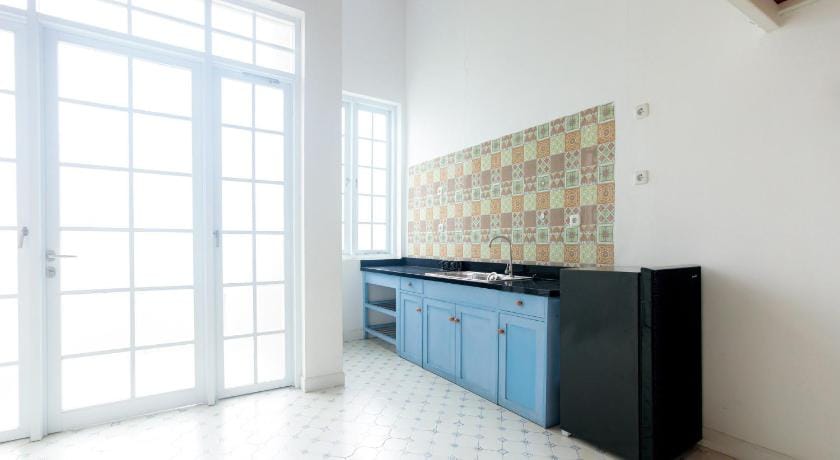 Urbanview Blessing Residence Surabaya by RedDoorz Hotel in Surabaya