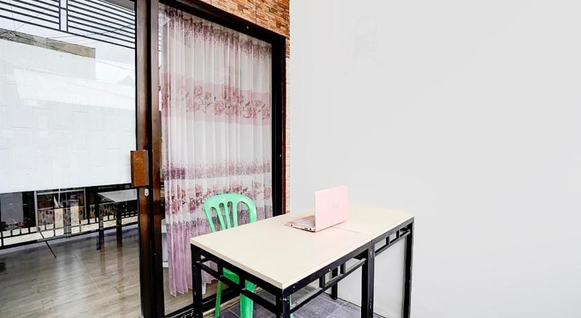 Hotel O MUMU HOMESTAYNearCarnival Park Surabaya Hotel in Surabaya