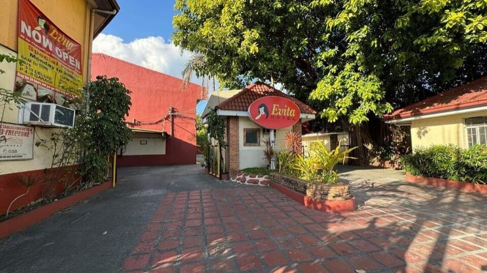 OYO 1026 Evita Hotel Bacoor Hotel in Bacoor