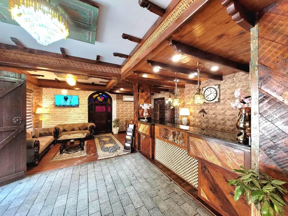 Hotel Green Rooms, Vintage Luxury Near Dal Lake Hotel in India