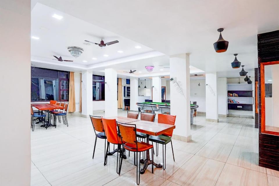 Townhouse Mall Road Near Library Chowk Hotel in Uttarakhand