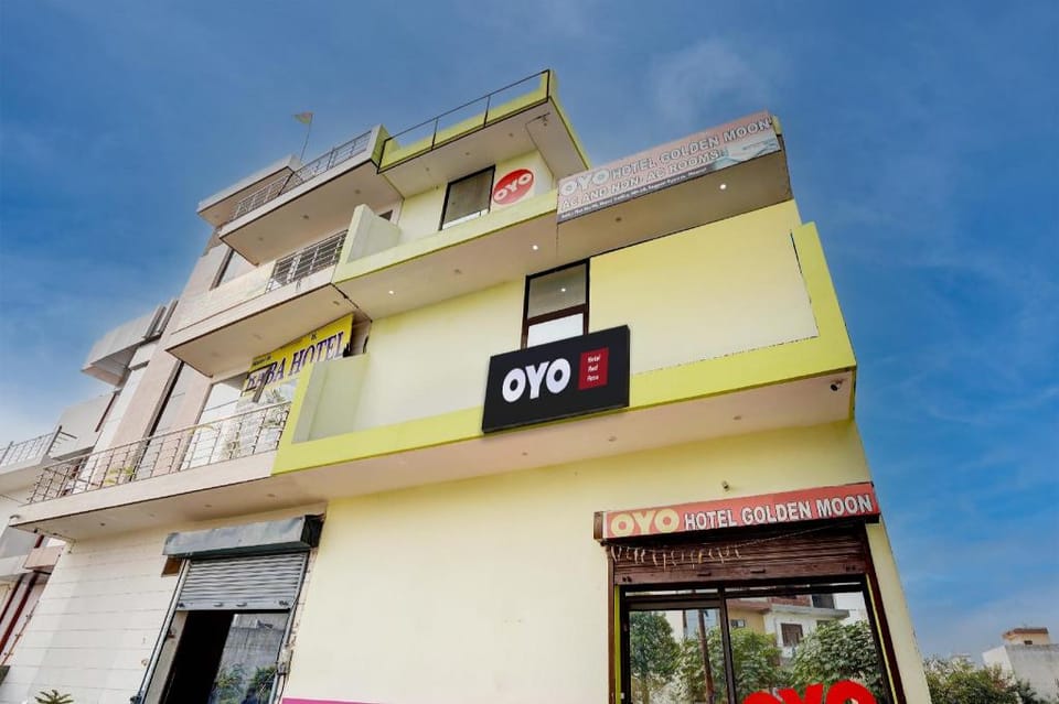 Hotel O New Golden Moon Hotel in Uttar Pradesh