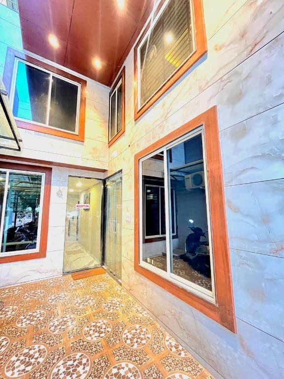 Hotel Golden Glory Scheme No 103 Hotel in India