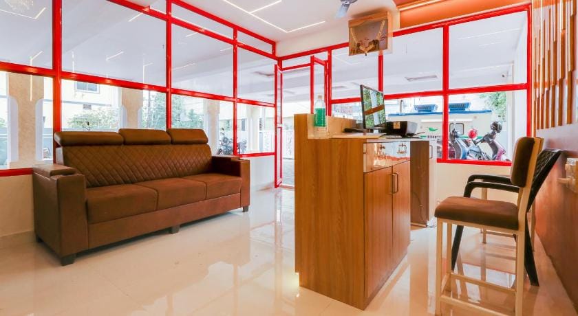 Super Collection O White Ridge Kamineni Hotel in Hyderabad