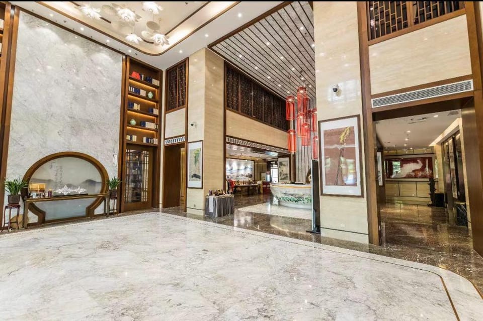 Century Runhua  Hotel 润华世纪酒店（济南西站国际会展中心店） Hotel in Shandong