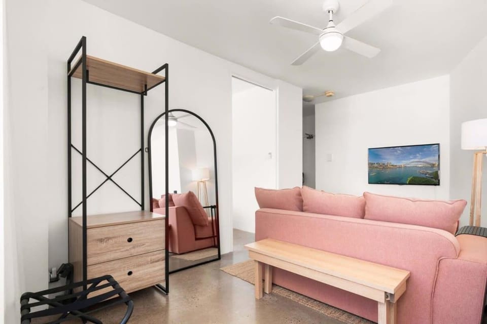 Best of city-suburbs living in trendy Darlinghurst Apartment in Sydney
