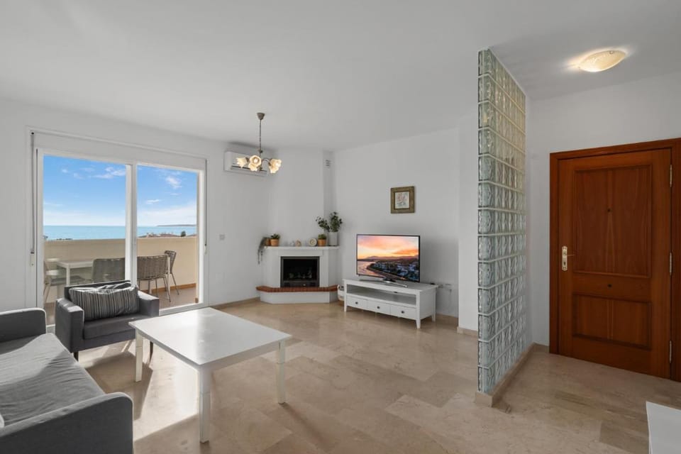 Torrequebrada apartment by Costarentals - Ref 238 Apartment in Benalmadena