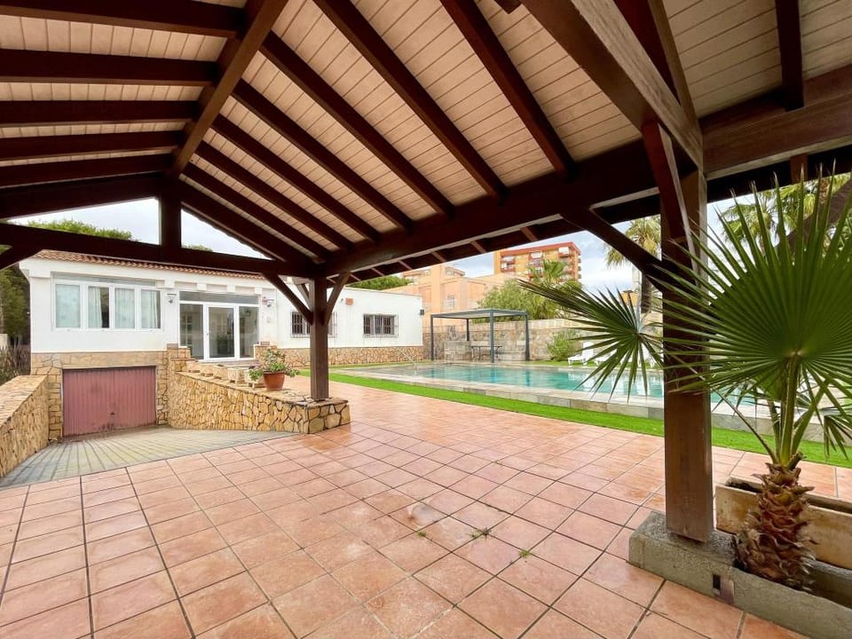 Villa in Roquetas near Beach  Pool Villa in Roquetas de Mar