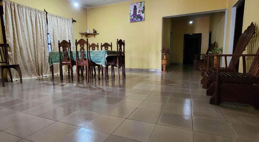 Aura Holiday Inn Bed and Breakfast in Southern Province