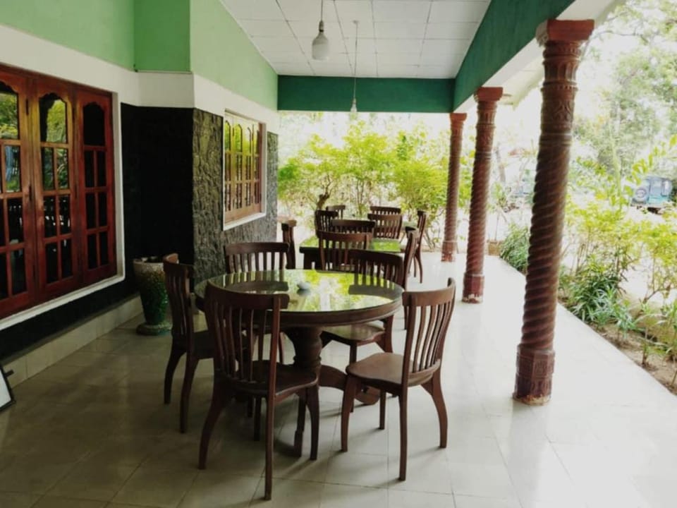 Aura Holiday Inn Bed and Breakfast in Southern Province