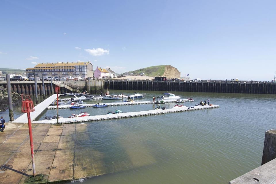Westpoint Dog Friendly Apartments Apartment in West Bay, UK