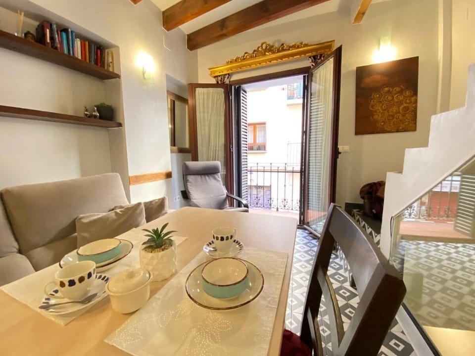 Typical sevillian 2-bedroom unit downtown Vacation rental in Seville