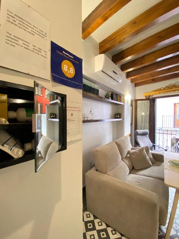 Typical sevillian 2-bedroom unit downtown Vacation rental in Seville