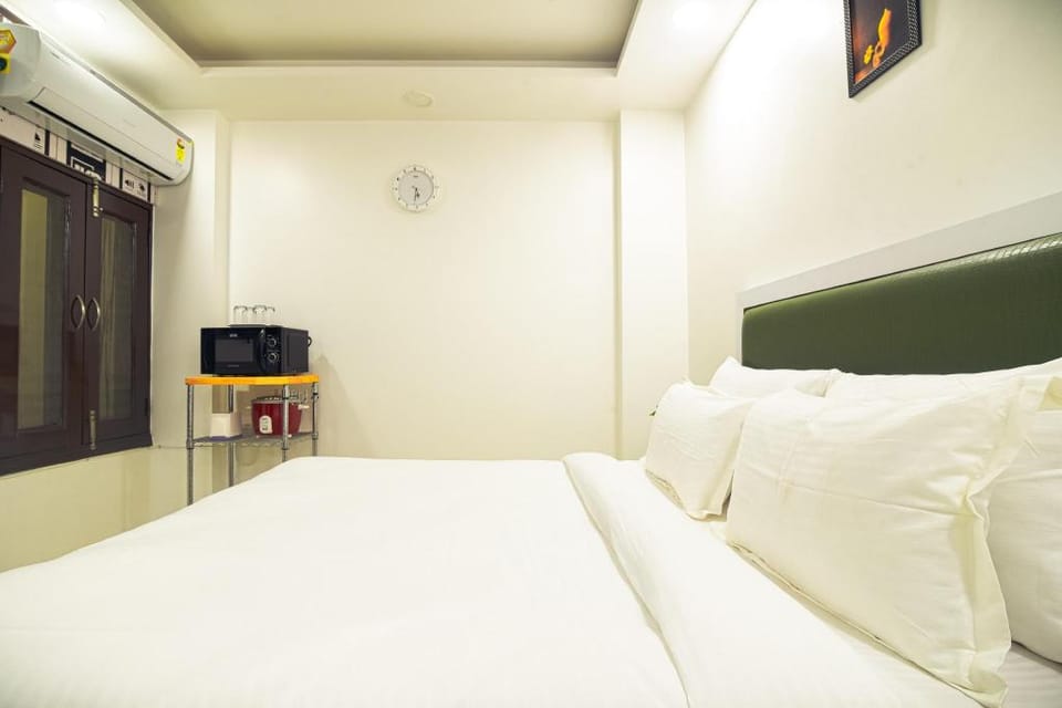 Studio serviced apartment with Gym & patio Apartment in Haryana