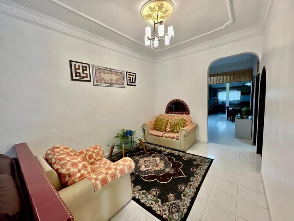 Al-Waris Beseri Muslim Poolstay with 6-Bedroom Vacation rental in Kedah