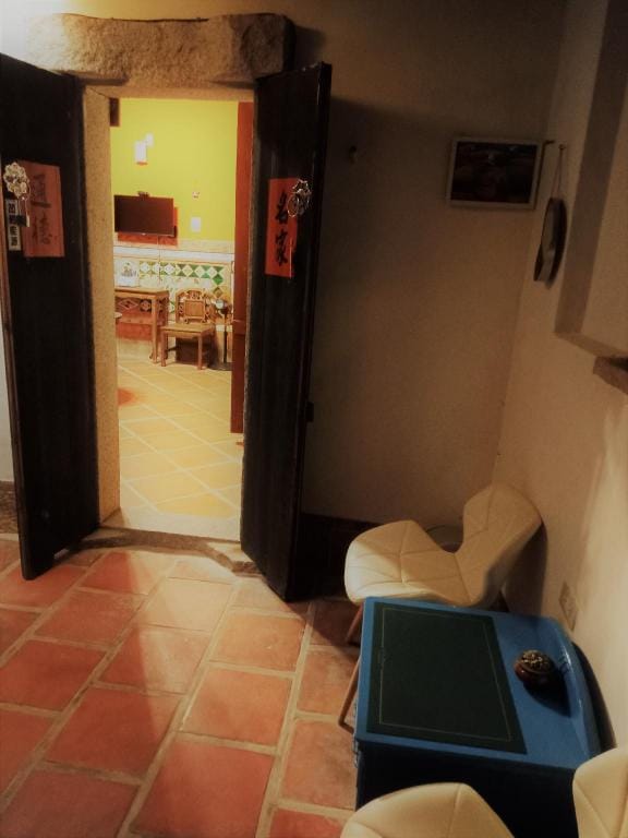 Artistic Nest 鳥藝古厝民宿包棟 Bed and Breakfast in Fujian
