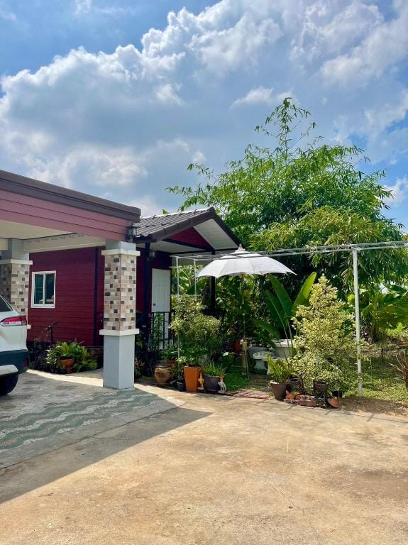 Ban Vanitcha Resort บ้านวณิชชา Vacation rental in Thailand
